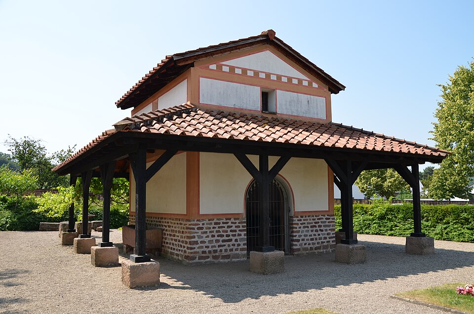 Reconstruction d'un temple gallo-romain à Schwarzenacker