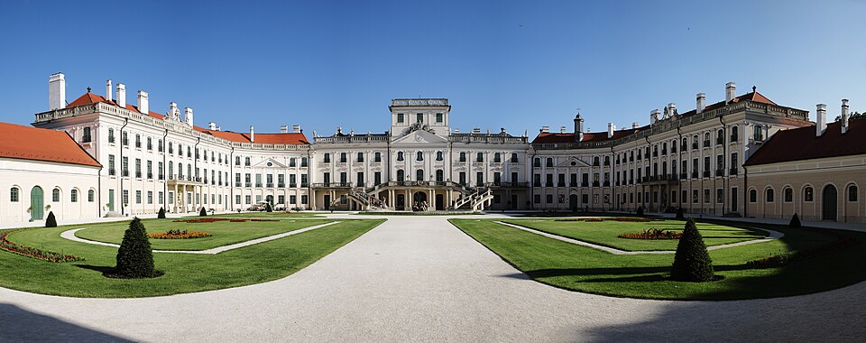 Eszterháza à Fertőd, Hongrie, 1720-1766, parfois appelé le « Versailles hongrois »