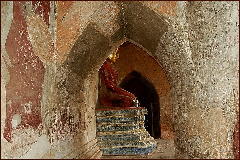 Fresques à l'intérieur d'un temple