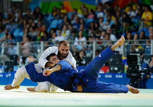 Combat au sol en judo.