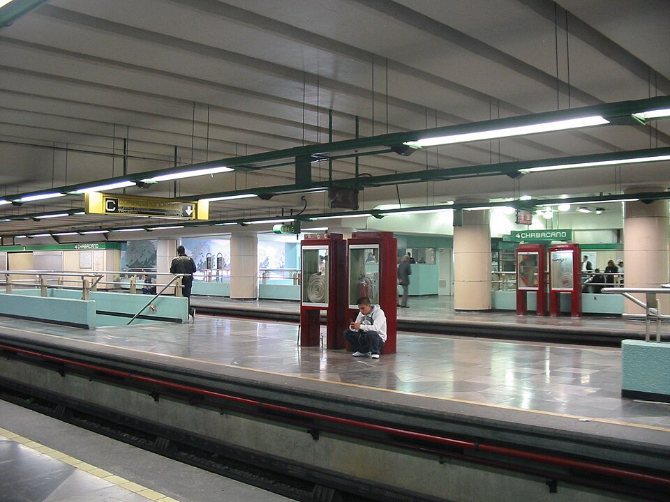 Quais de la station Chabacano sur la ligne 8 du métro de Mexico.