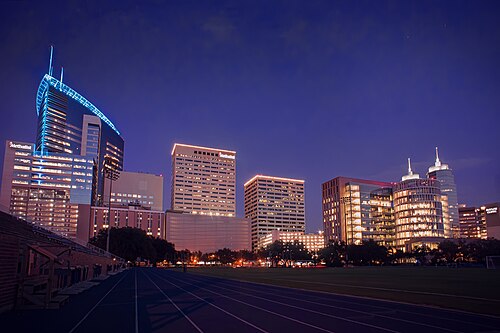 Le Texas Medical Center, un ensemble de gratte-ciels contemporains, la nuit