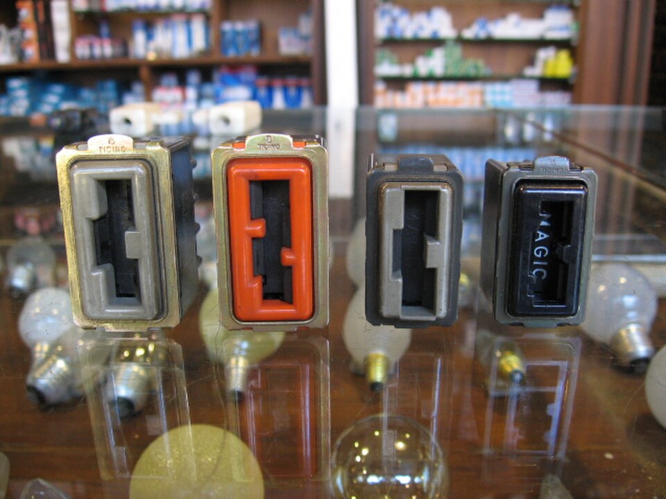 Assortiment de prises Magic Security (en orange, type industriel triphasé)