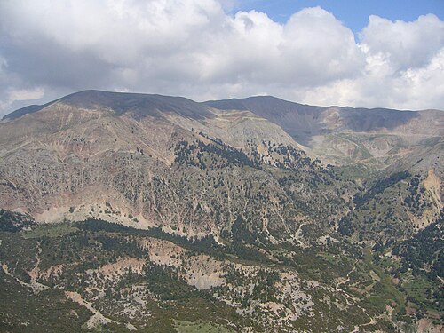 Une vue de la montagne Panachaiko.
