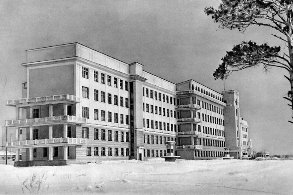 Sverdlovk, hôpital, par Yugov, 1936-1939