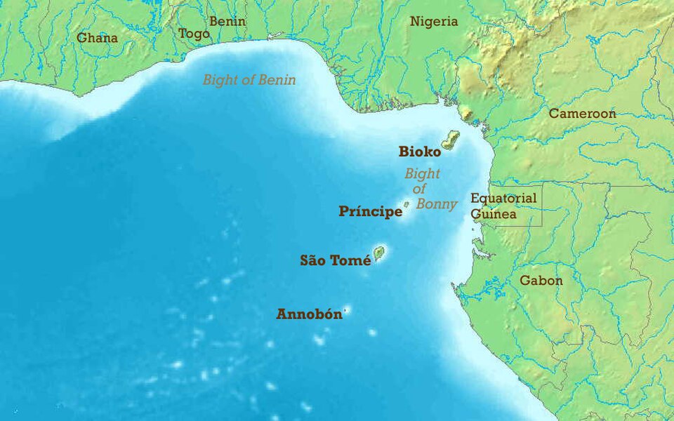 Carte verte et bleue du golfe de Guinée, avec un certain nombre de petites îles qui s'étendent du continent vers l'Atlantique