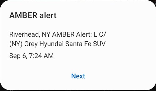 Une alerte Amber sur Android. Une alerte Amber sur Android. Le texte est écrit en majuscules « Riverhead, NY Alerte AMBER : LIC/ [plaque d'immatriculation supprimée] (NY) SUV Hyundai Santa Fe gris ».