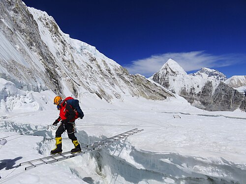 Échelle légère en aluminium utilisée dans la cascade de glace de Khumbu