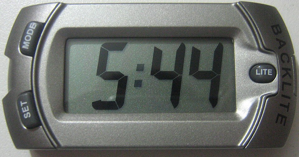 Réveil LCD à piles sans alarme