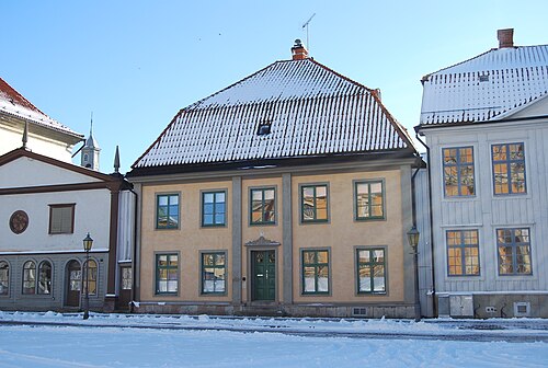 Maisons sur la place principale