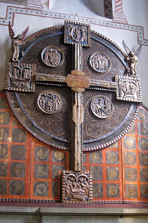 La croix plate (Scheibenkreuz) de l'église Sainte-Marie (Hohnekirche) de Soest (vers 1200)