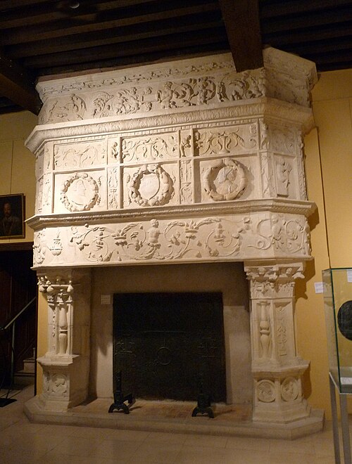 Cheminée Renaissance, architecte ou sculpteur inconnu, XVIe siècle, calcaire, Château des ducs de Bar, Bar-le-Duc, France
