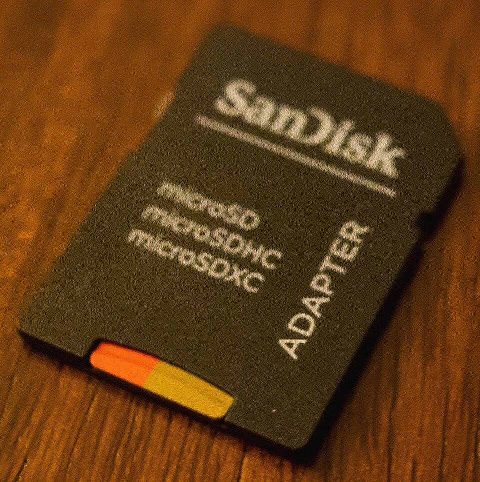 Carte microSD insérée dans l'adaptateur microSD vers carte SD