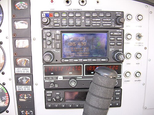 Contrôle audio GMA340, Nav/Com GNS430 et transpondeur GTX327 dans un avion léger