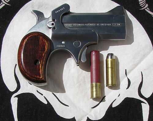 Un derringer Bond Arms moderne de calibre .45 Colt et .410