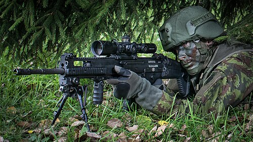 Soldat lituanien avec un SCAR-H PR