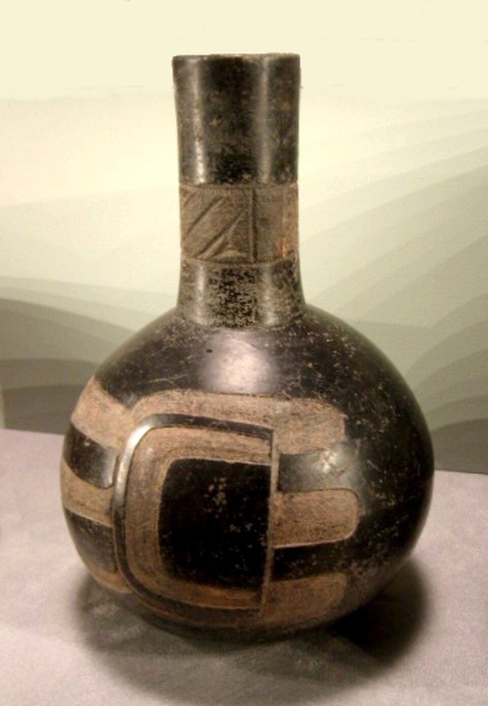 Bouteille de style olmèque, provenant vraisemblablement de Las Bocas, datant de 1100 à 800 av. J.-C.