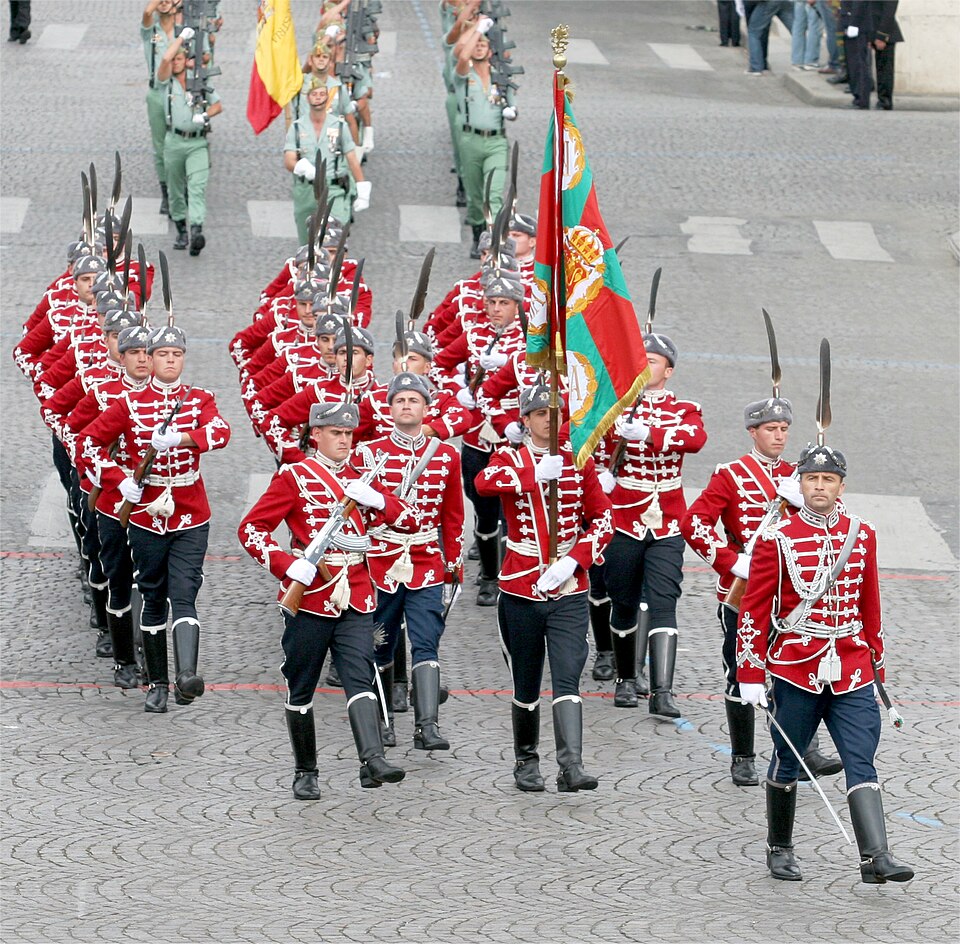 L'uniforme écarlate de l'unité de la Garde nationale de Bulgarie