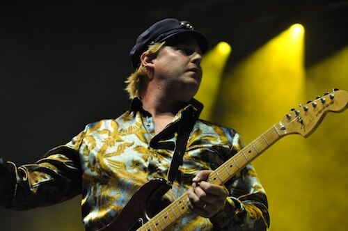 Heidecker avec une guitare