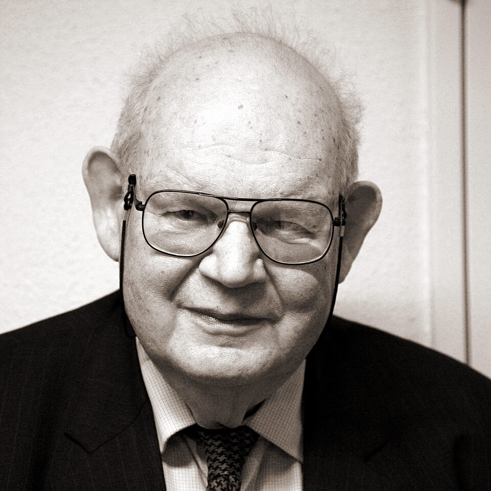 Benoît Mandelbrot, titulaire d'une maîtrise (1948) et d'un diplôme d'ingénieur (1949), est le père de la géométrie fractale et a donné son nom à l'ensemble de Mandelbrot.