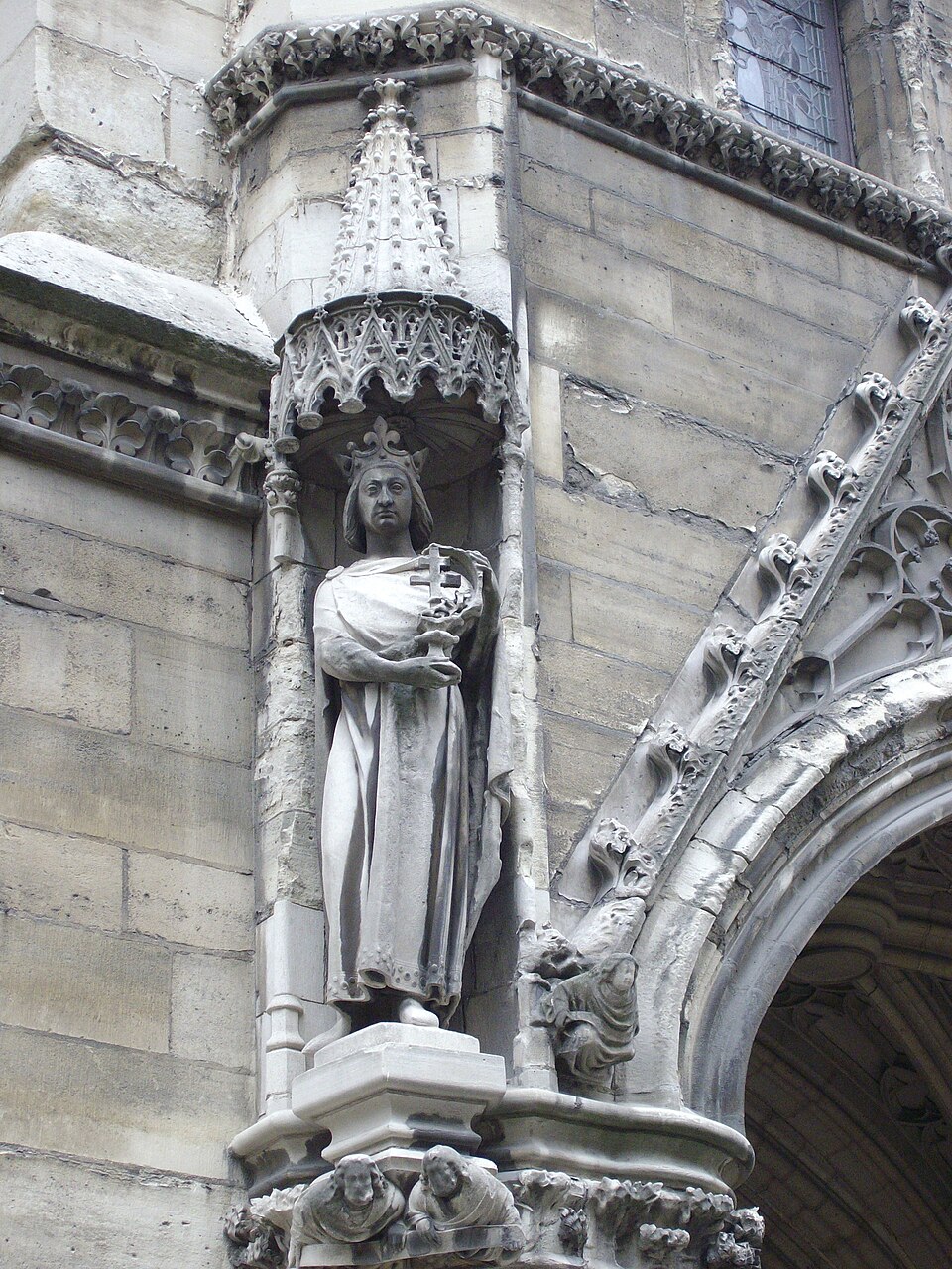 Louis IX tenant un fragment de la Vraie Croix