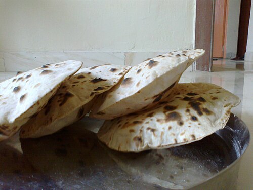 Chapatis fraîchement cuits une fois sortis du feu