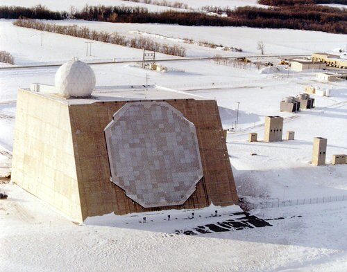 Radar terrestre (radar d'alerte précoce AN/FPQ-16)