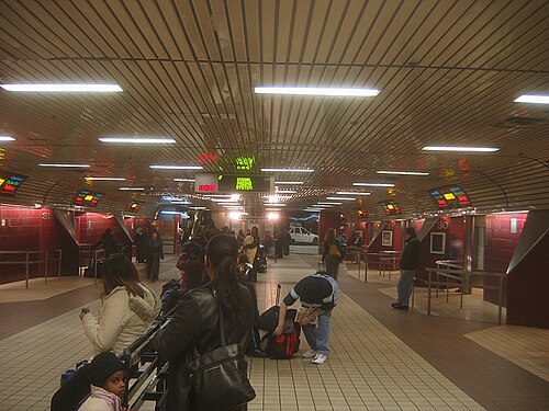 Portes 1 à 85 au niveau inférieur du terminal de bus de Port Authority à New York