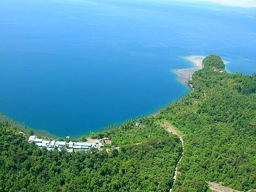 Un camping Weda Bay Nickel au cap Tanjung Ulie sur l'île Halmahera