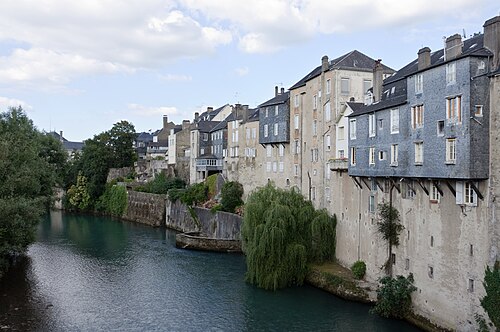 Oriels avec supports à Oloron-Sainte-Marie, France