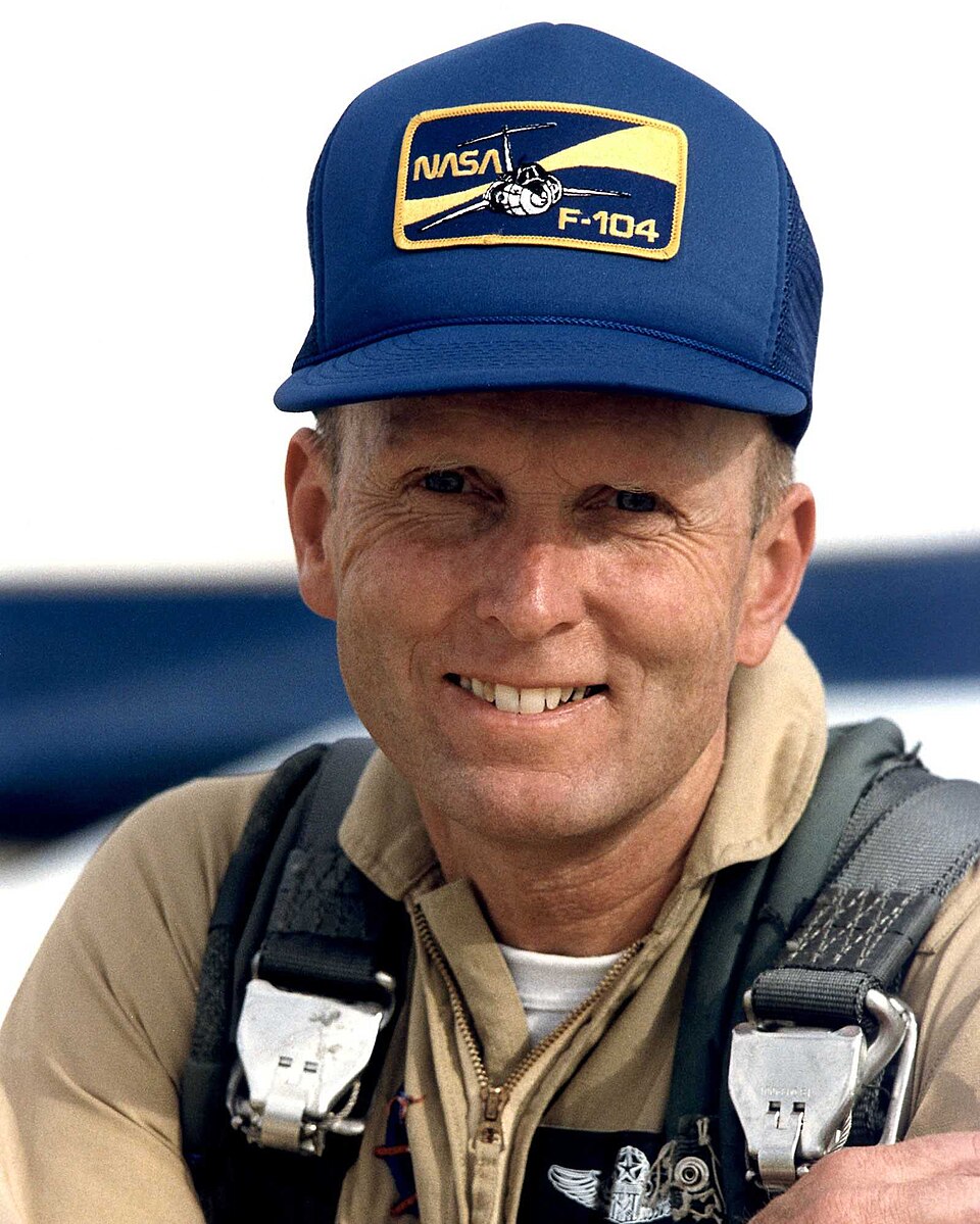 Astronaute C. Gordon Fullerton, BS 1957, MS 1958