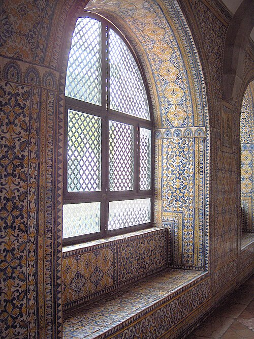 Quadra (architecture) de Saint Jean-Baptiste recouverte d'azulejos façon tapis (XVIIe s.) ; Musée de la Reine D. Leonor ; Béja, Portugal.