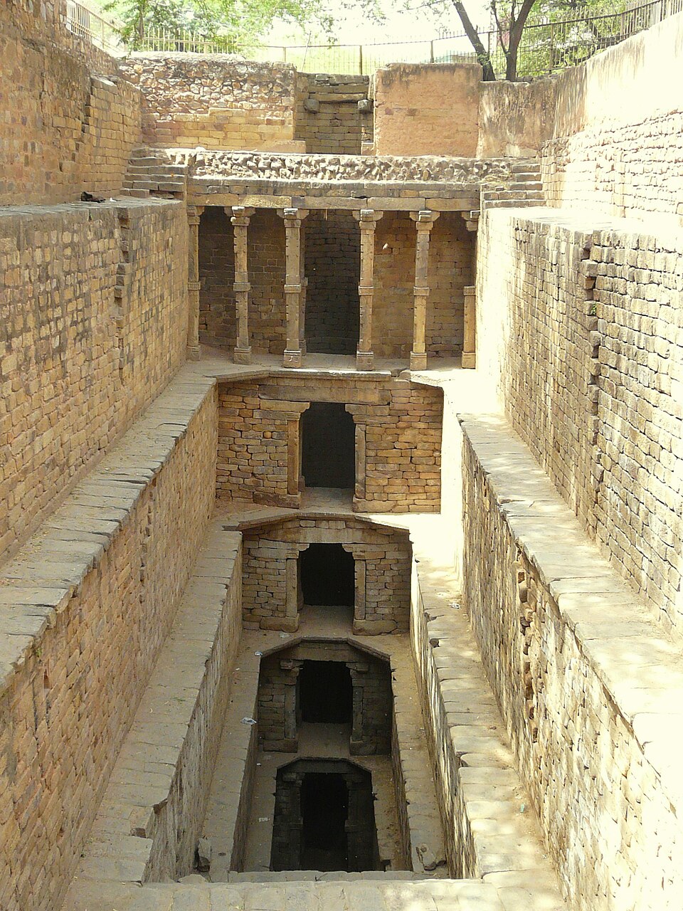Gandhak ki Baoli, puits à degrés, Mehrauli.