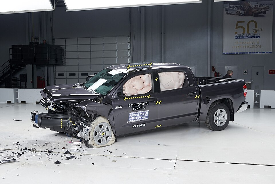 Test de collision frontale à chevauchement modéré d'un Toyota Tundra 2016