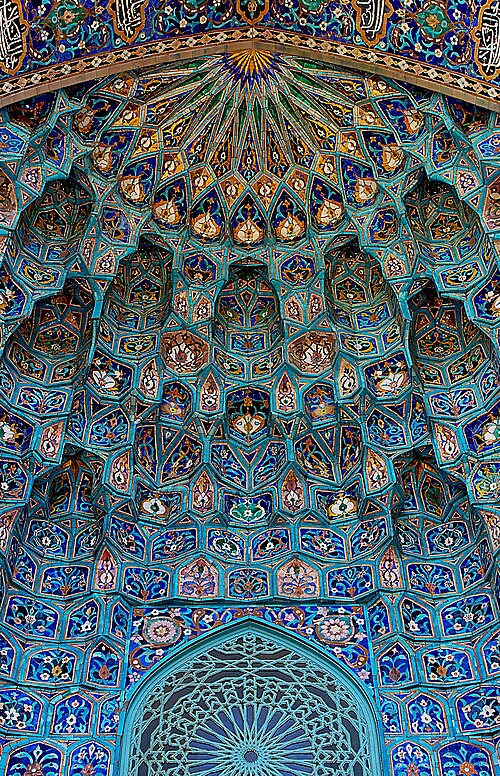 Maiolique du portail, en forme de Muqarnas, mosquée de Saint-Pétersbourg