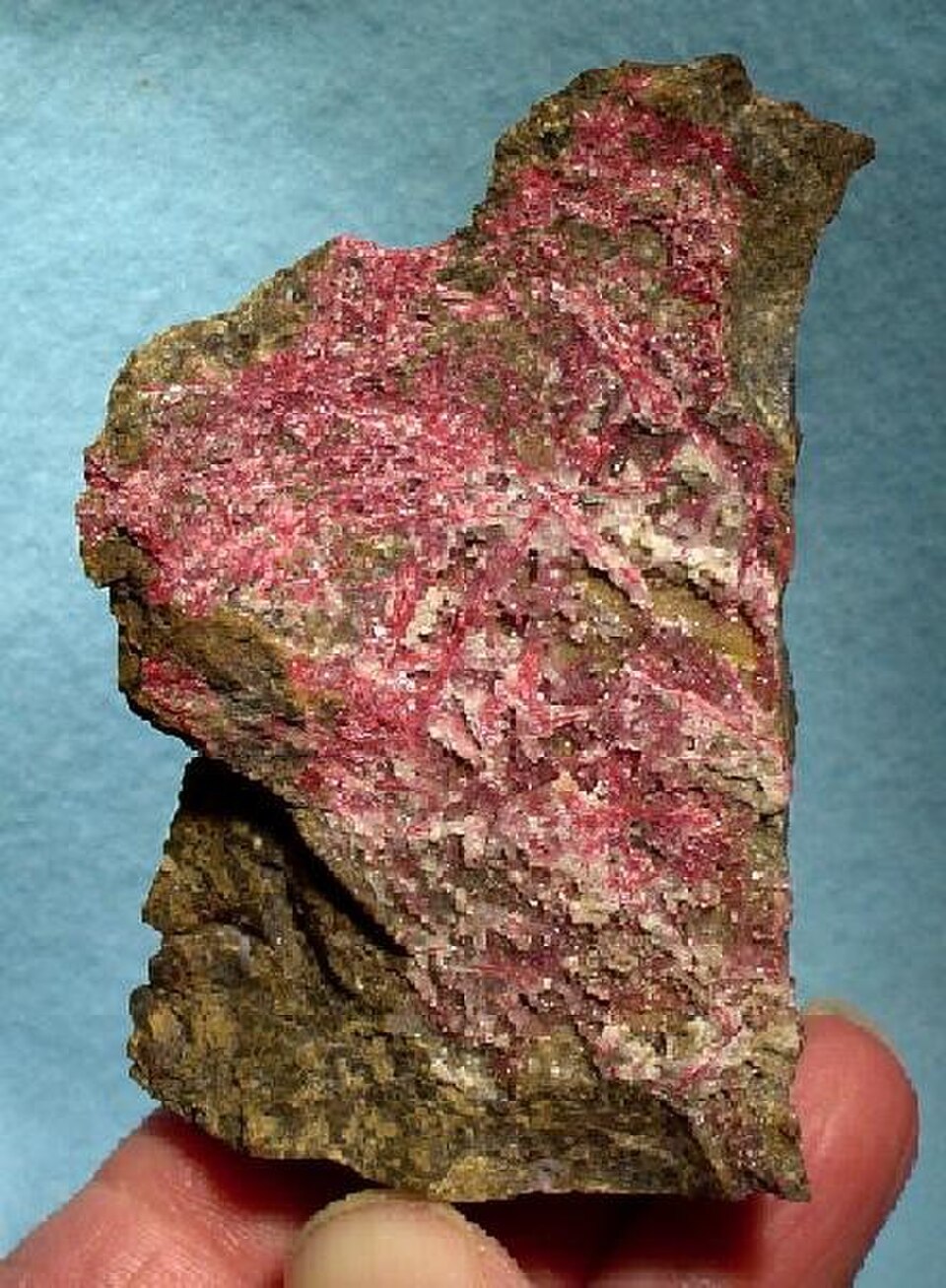 Cristaux de cinabre provenant de la mine d'Almaden, dans le nord de la Californie