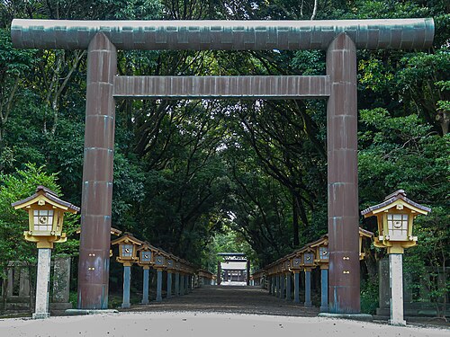 Le sandō du temple Miyazaki Jingū