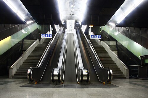 Escalators à la station de métro Haghani