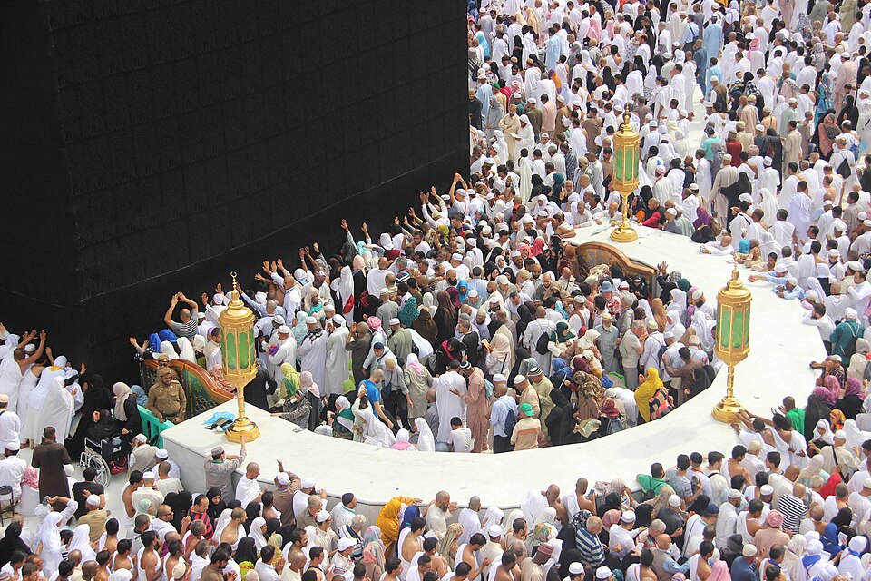 Le Hateem près de la Kaaba où les musulmans croient qu'Isma'il (Ismaël) et Hajar (Agar) ont vécu