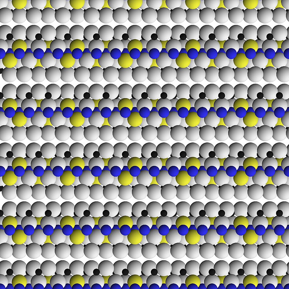 Cristal de talc observé selon l'axe [100], en suivant les couches du cristal