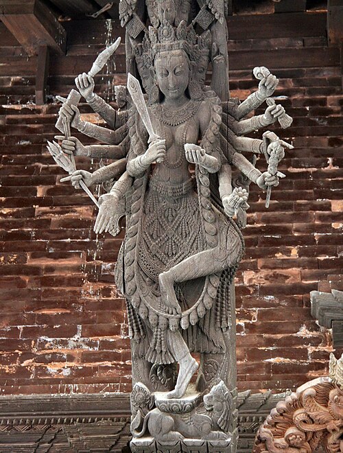 Décoration du toit en bois sculpté du temple Chandeshwari.