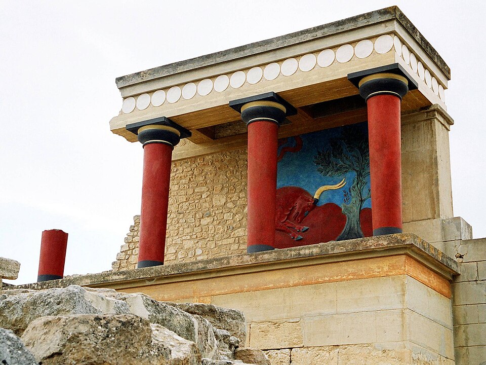 Colonnes minoennes du bastion ouest du palais de Knossos