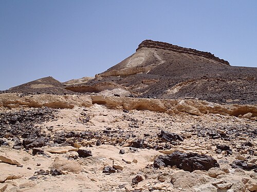 Formation Menuha et couverture de la formation Mishash au sud de Makhtesh Ramon.