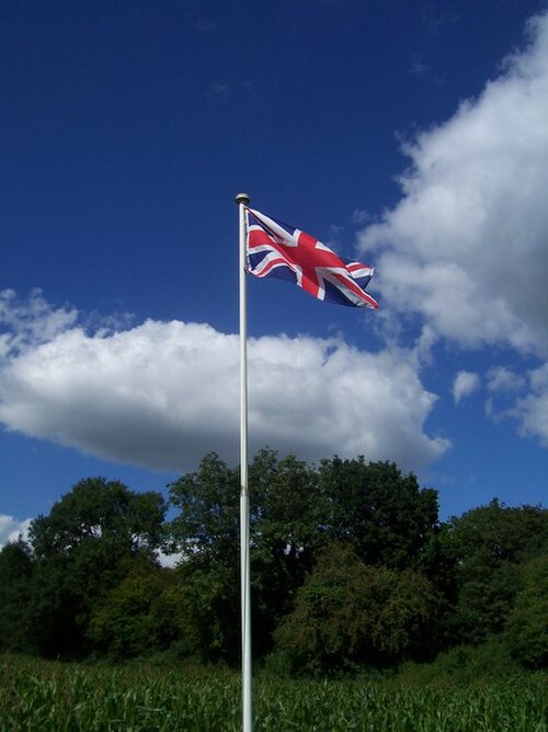 Mât de drapeau de taille modeste, avec un camion simple