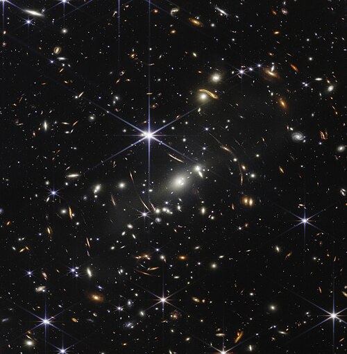 Le premier champ profond JWST avec des pointes de diffraction