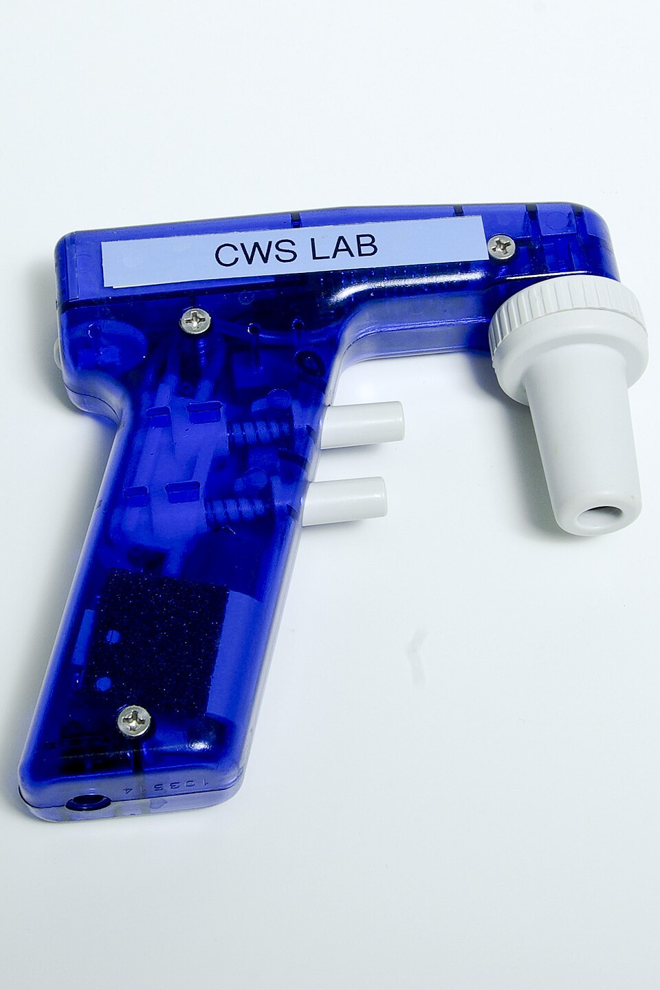Un propipetteur automatique réglé en tirant et en relâchant les gâchettes