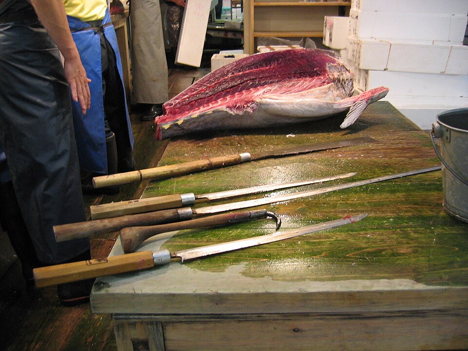 Couteaux utilisés pour fileter le thon au marché aux poissons de Tsukiji