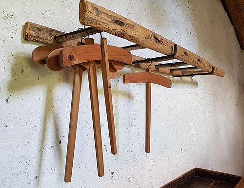 Une échelle transformée en porte-manteau en Sardaigne