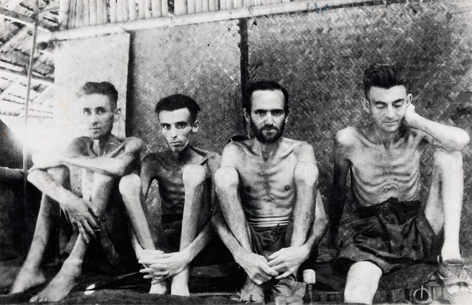 Prisonniers de guerre australiens et néerlandais à Tarsau, en Thaïlande, en 1943