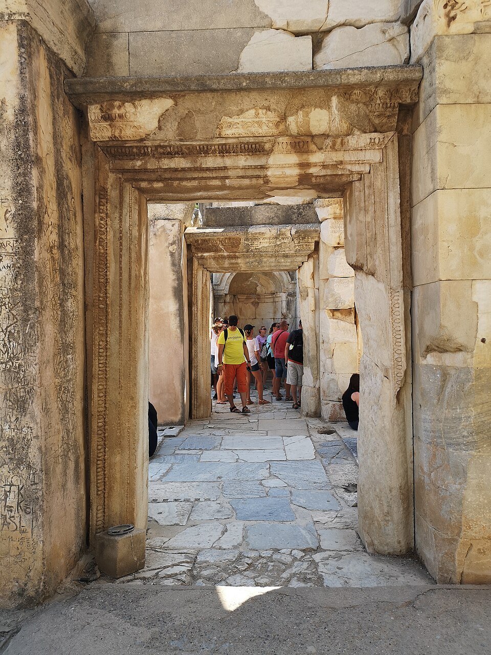 Allée intérieure de la bibliothèque
